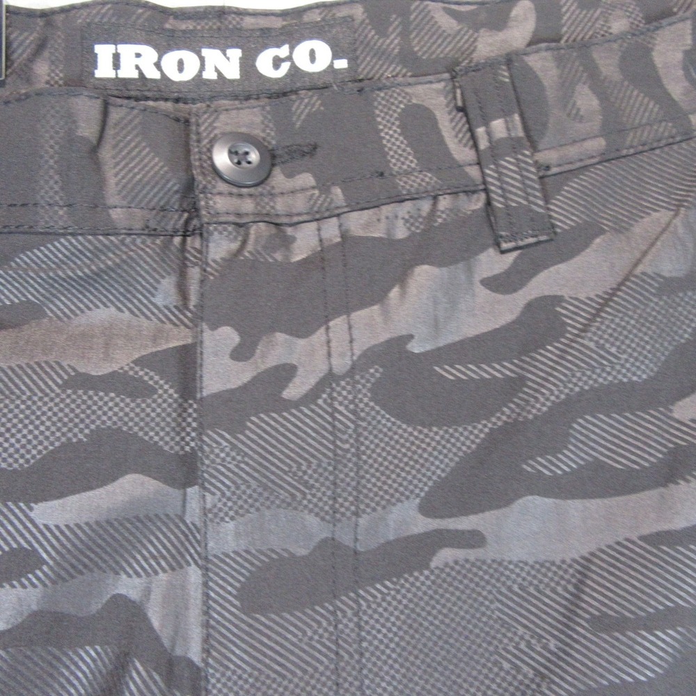 New Iron Co Mens Hybrid Cargo Shorts 40 x 11 Black Out Camouflage Stretch - Picture 4 of 8